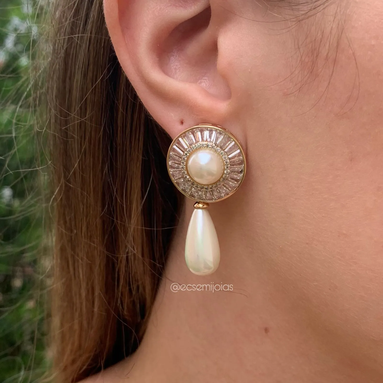 Conjunto brinco e anel de pérola com zirônias em volta - banhado a ouro 18k