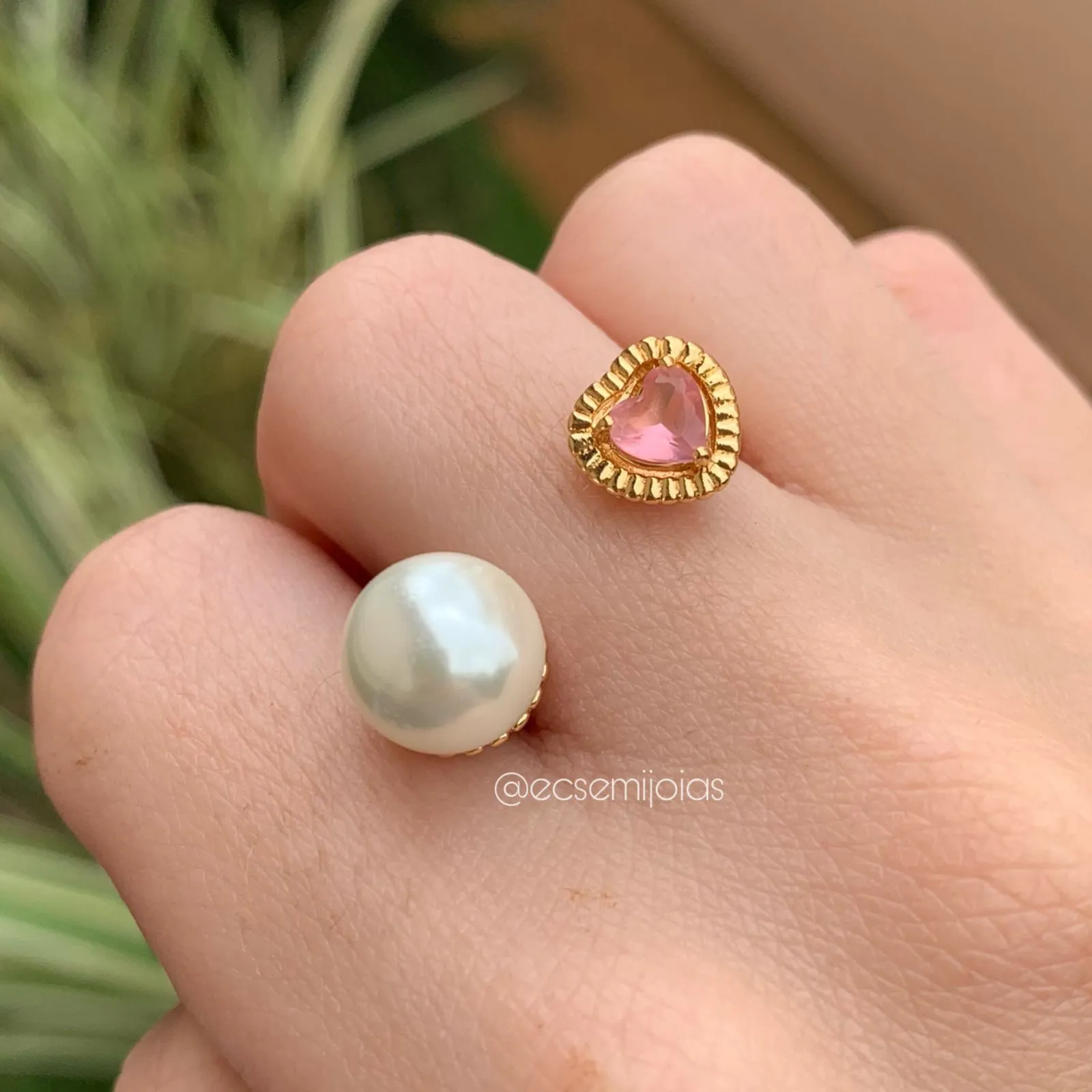 Conjunto brinco e anel pérola e coração - banhado a ouro 18k