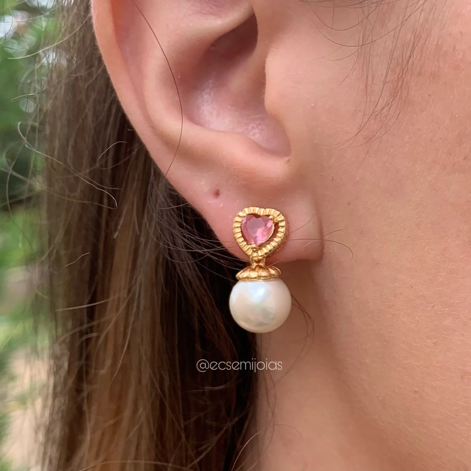 Conjunto brinco e anel pérola e coração - banhado a ouro 18k