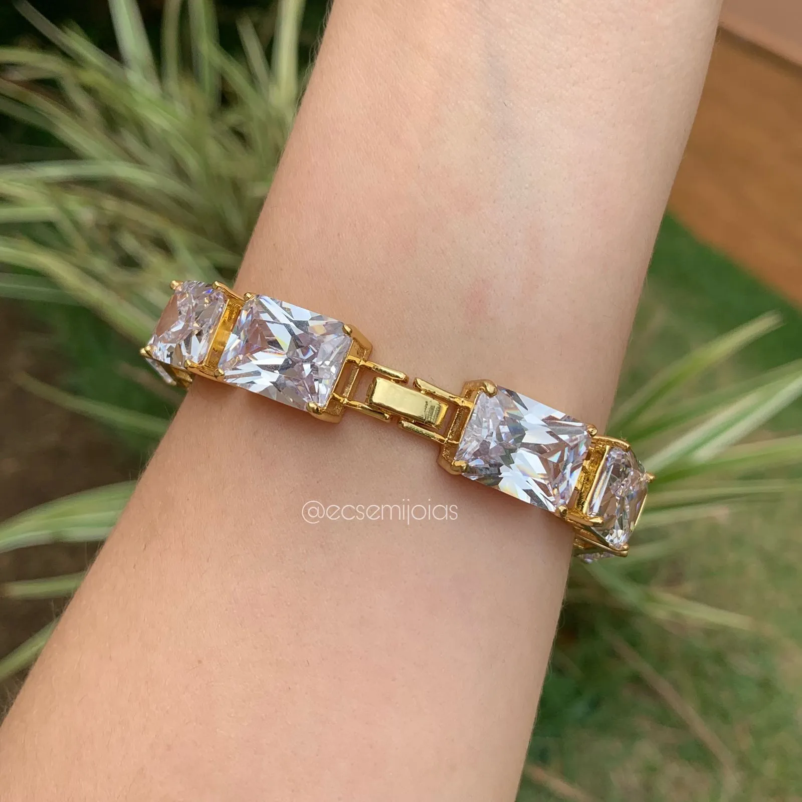 Pulseira com pedra baguete - 19 cm - banhado a ouro 18k