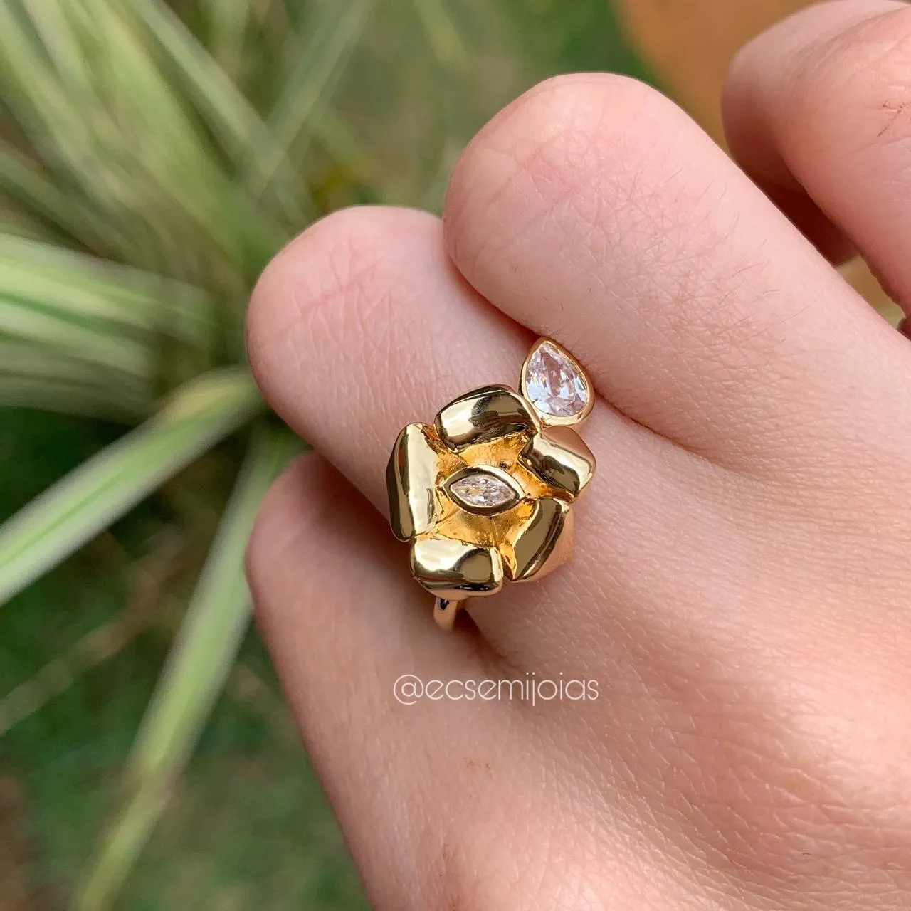 Conjunto brinco e anel flor - banhado a ouro 18k