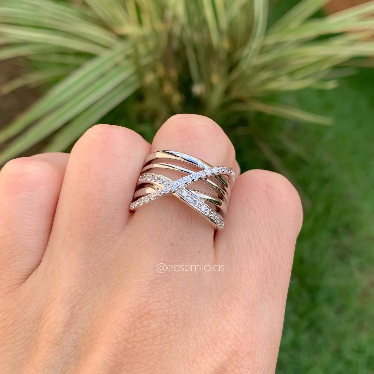 Anel entrelaçado cravejado - banhado a ródio branco