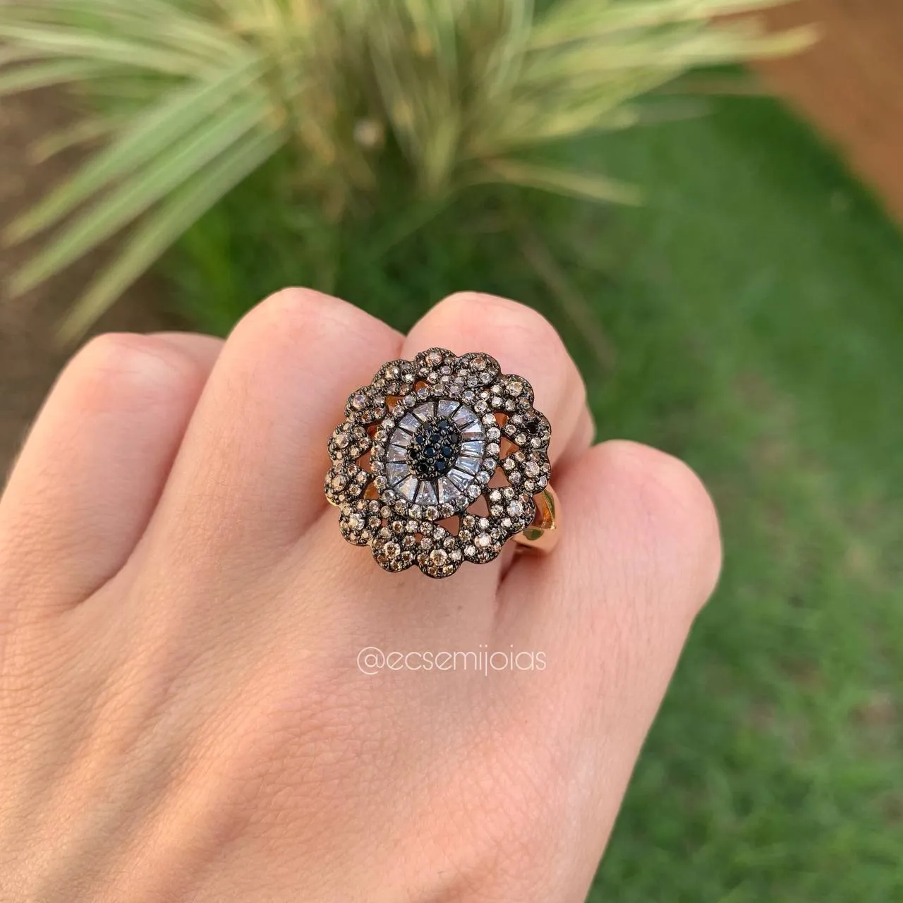 Anel flor cravejado - banhado a ouro 18k