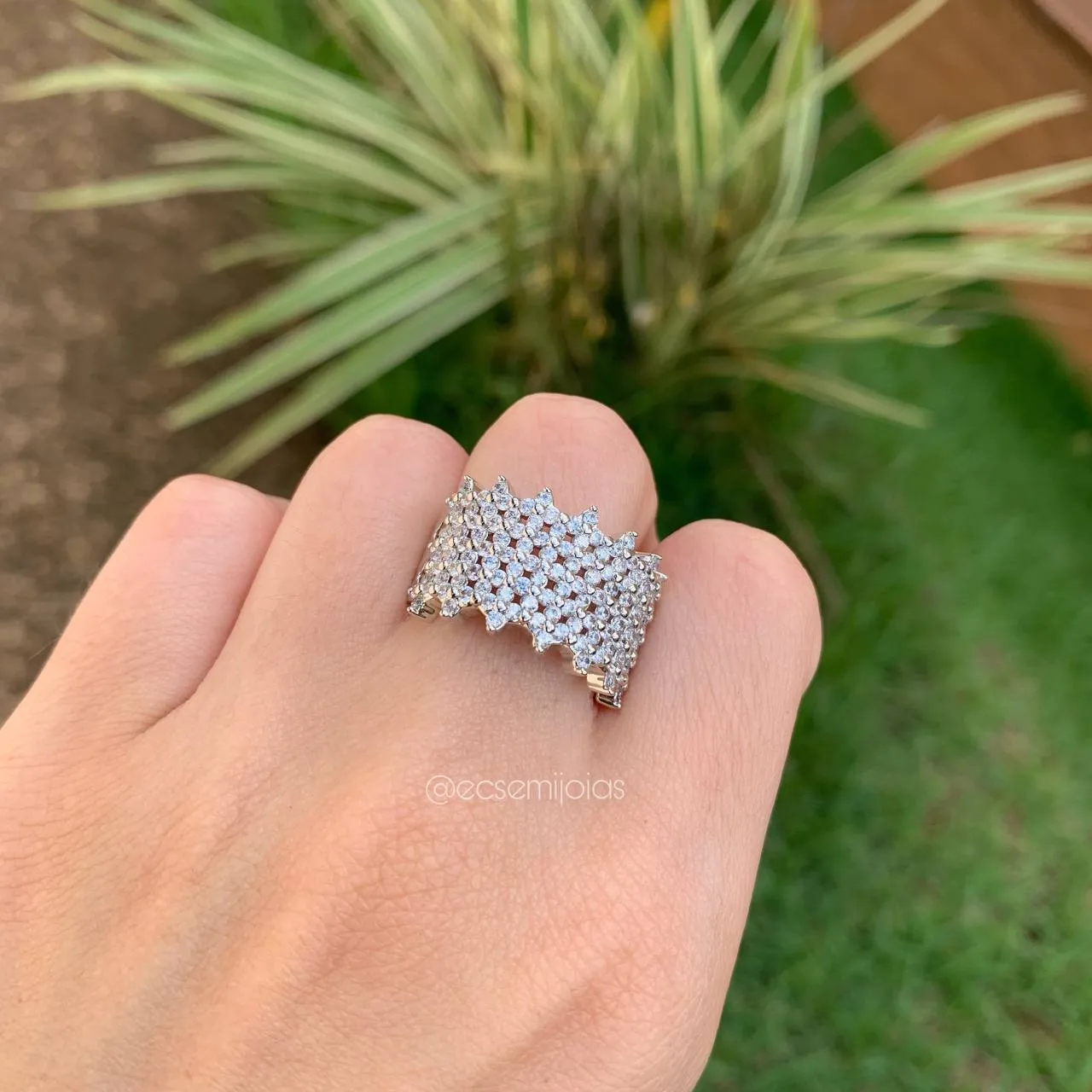 Anel florzinhas cravejada - banhado a ródio branco