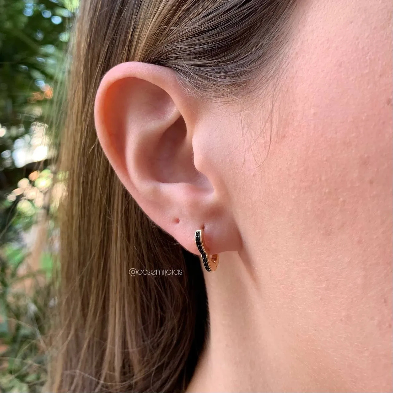 Brinco de argola de coração M - banhado a ouro 18k
