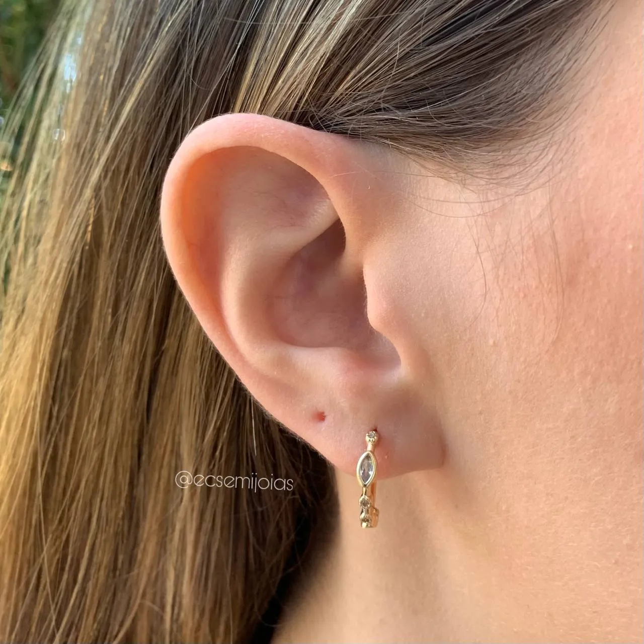 Brinco de argola de zircônias 1,5 cm  - banhado a ouro 18k