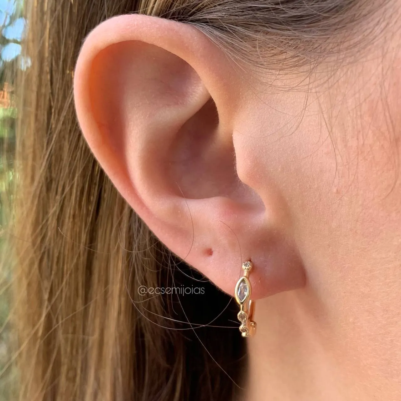 Brinco de argola de zircônias 1,8 cm  - banhado a ouro 18k