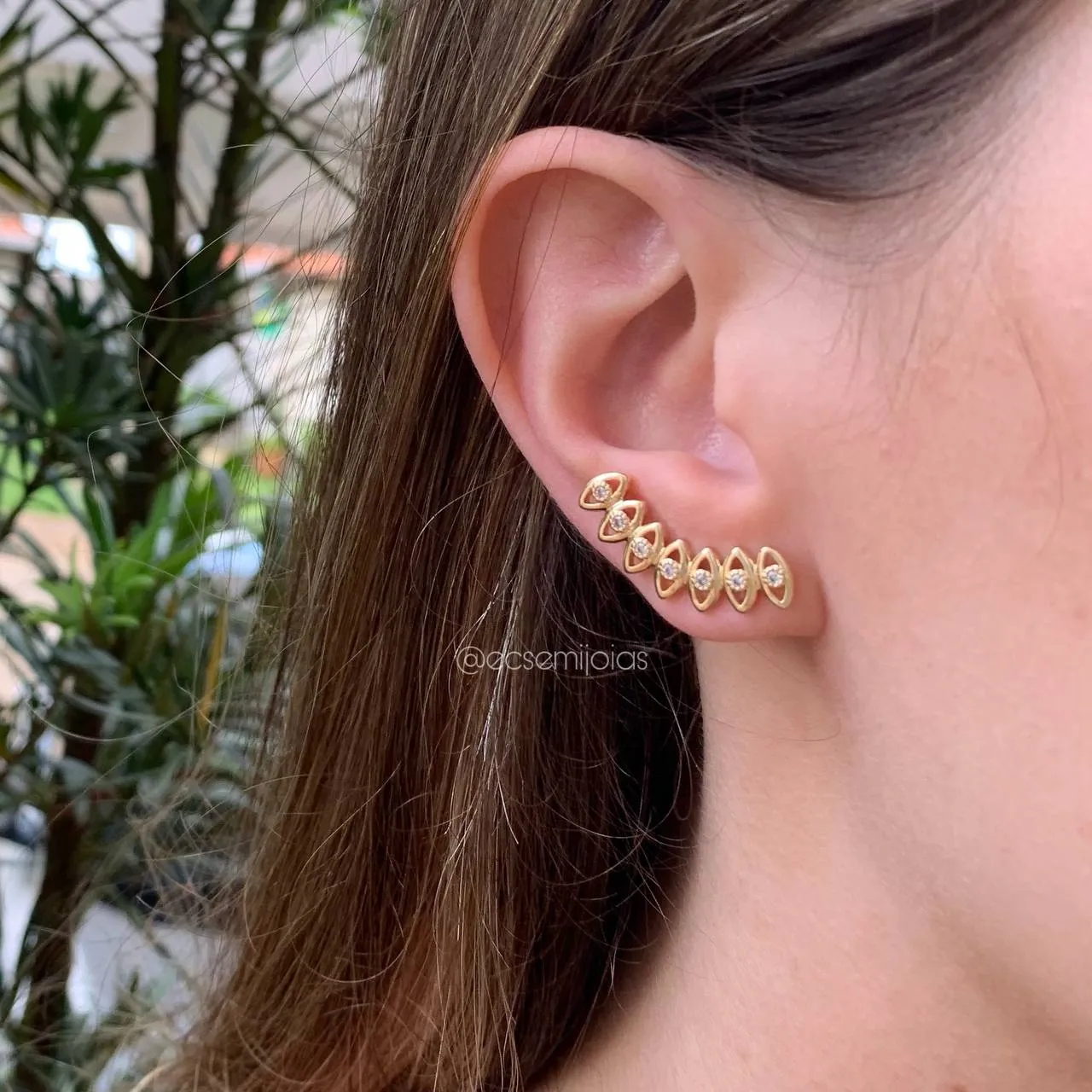 Brinco ear cuff de folhas - banhado a ouro 18k