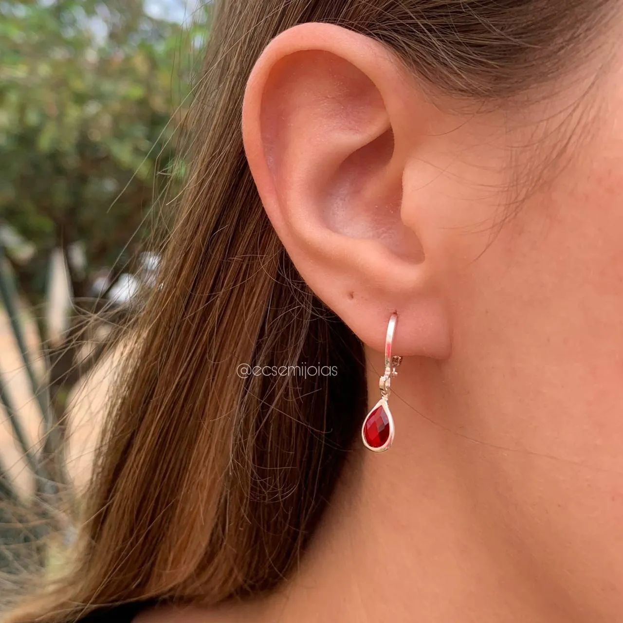 Brinco tranqueta com gota - banhado a prata 925