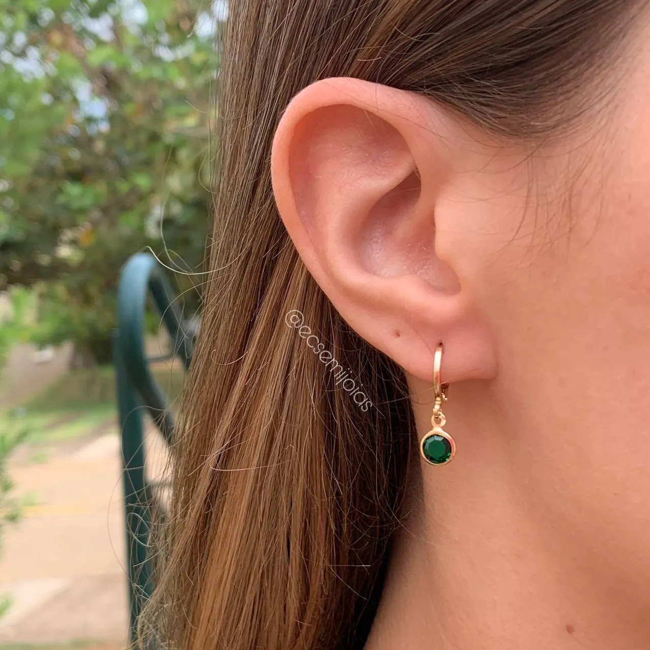 Brinco tranqueta com zircônia - banhado a ouro 18k