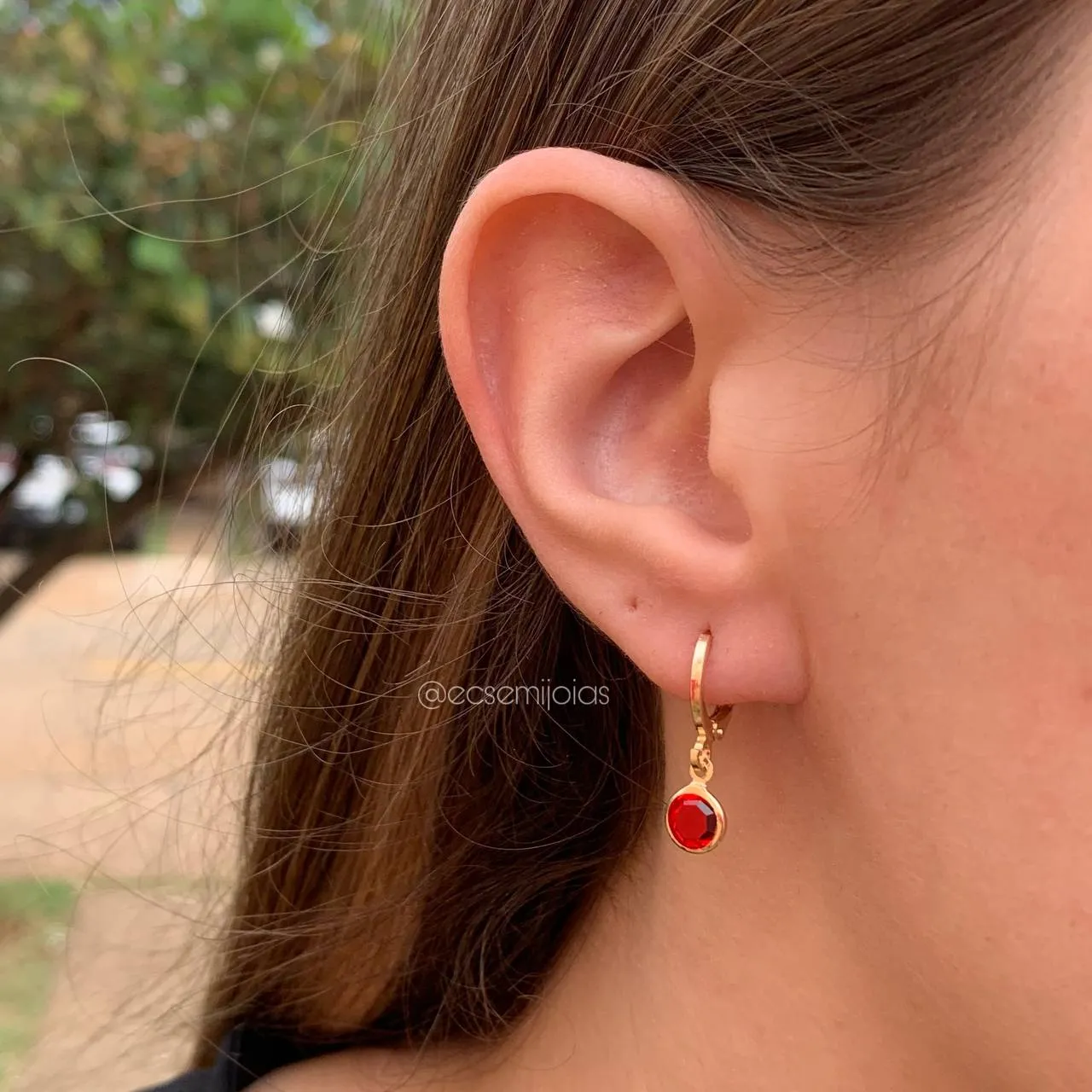 Brinco tranqueta com zircônia - banhado a ouro 18k