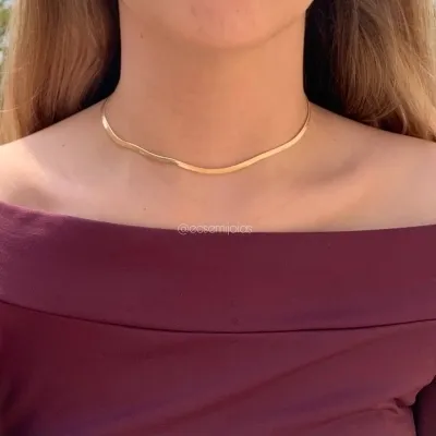 Colar choker lisa - 32 cm + 10 cm de extensor - banhado a ouro 18k