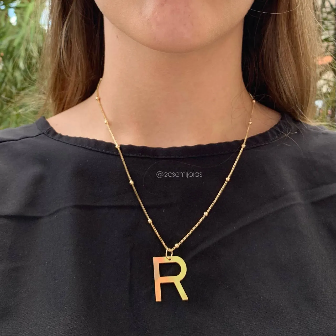 Colar de bolinhas 45 cm com pingente de letra R - banhado a ouro 18k