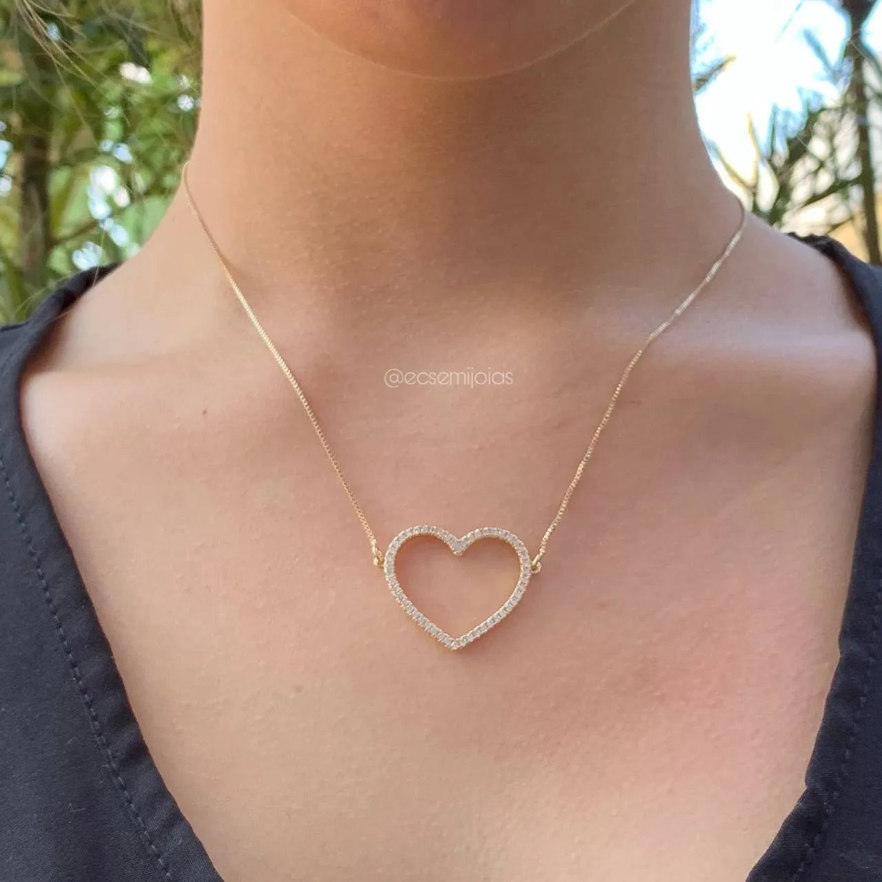 Colar de coração cravejado vazado - banhado a ouro 18k
