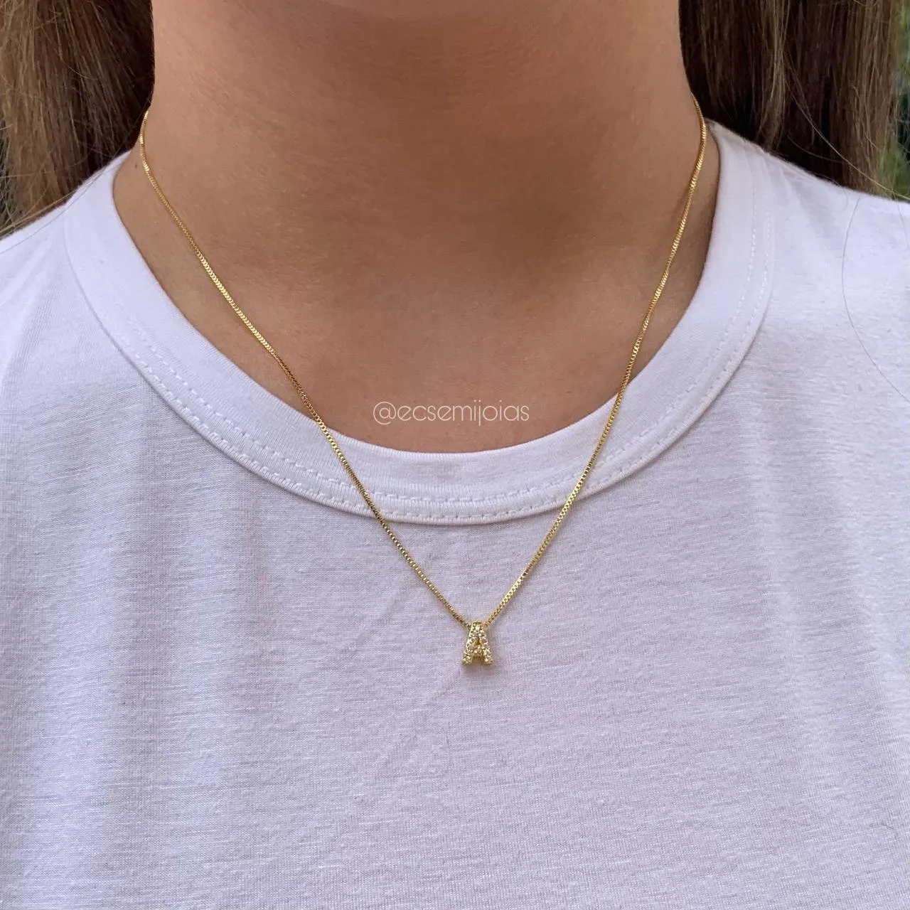 Colar de letra A cravejado - 45 cm - banhado a ouro 18k