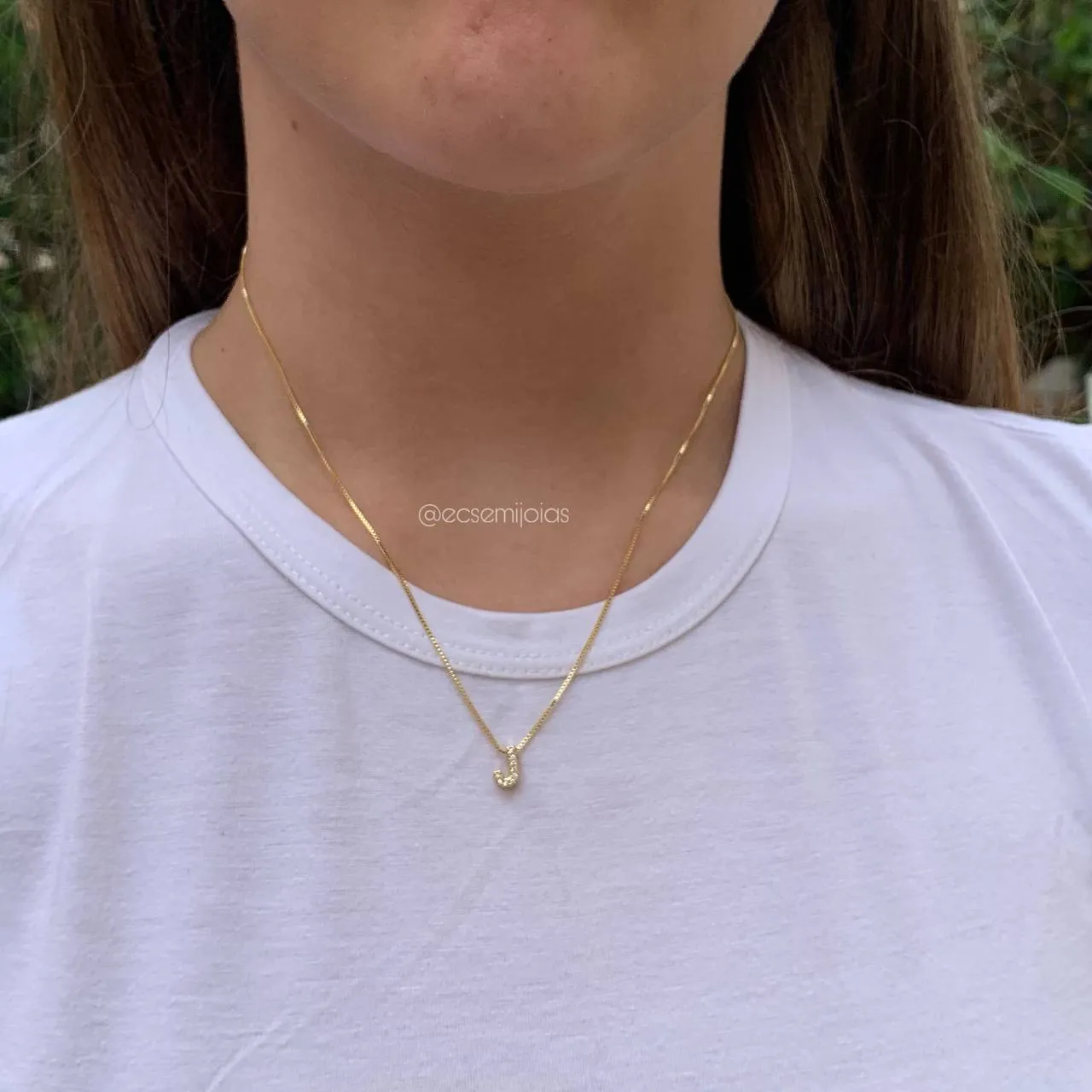 Colar de letra J cravejado - 45 cm - banhado a ouro 18k