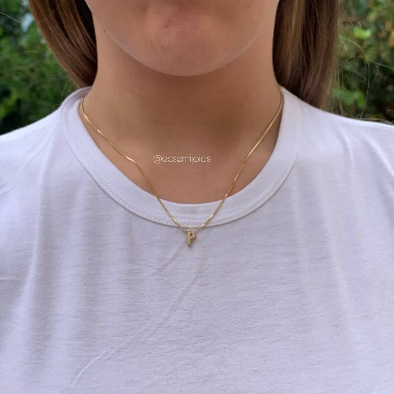 Colar de letra P cravejado - 45 cm - banhado a ouro 18k