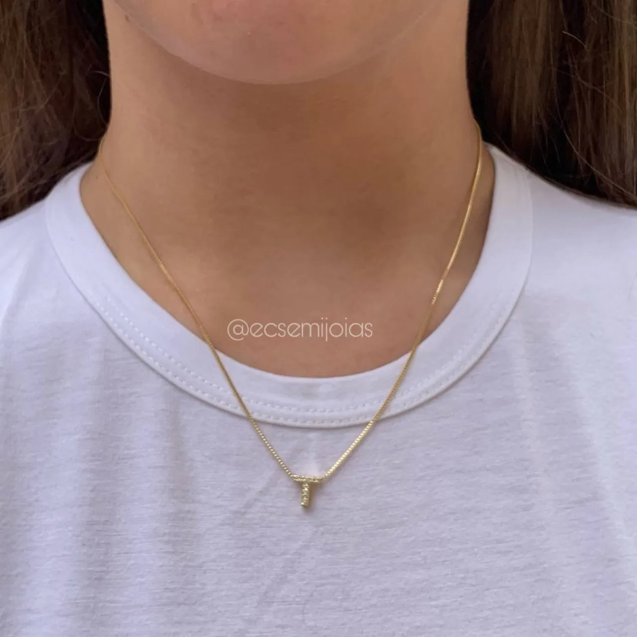 Colar de letra T cravejado - 45 cm - banhado a ouro 18k