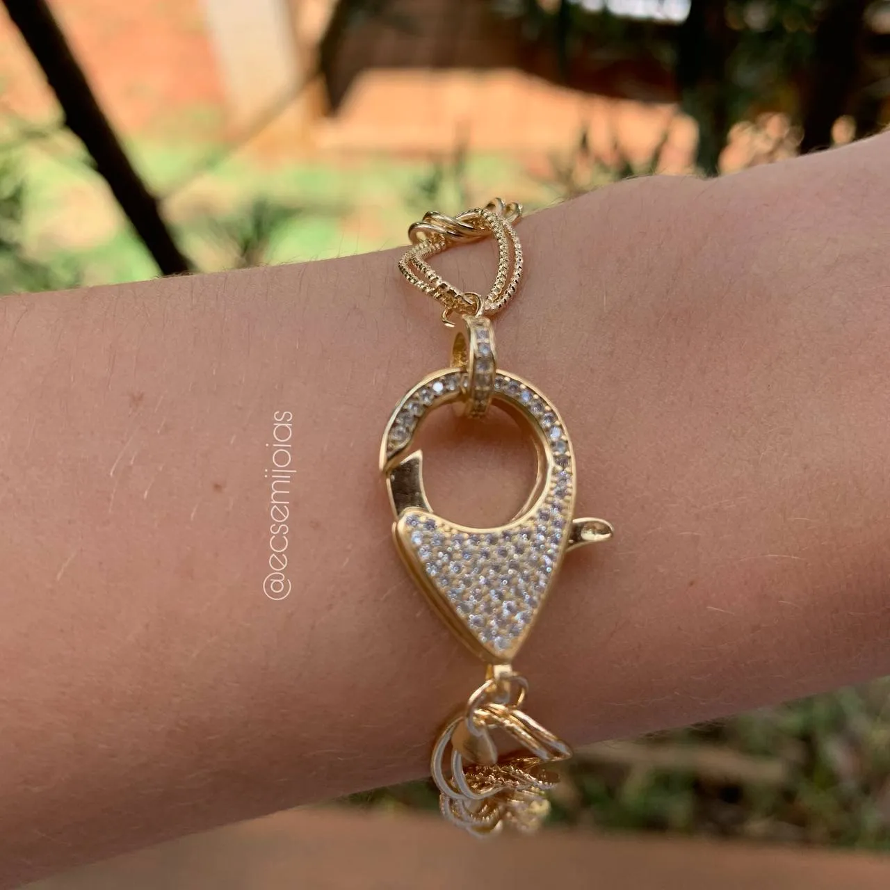 Pulseira de elos com fecho cravejado - 22 cm -  banhado a ouro 18k