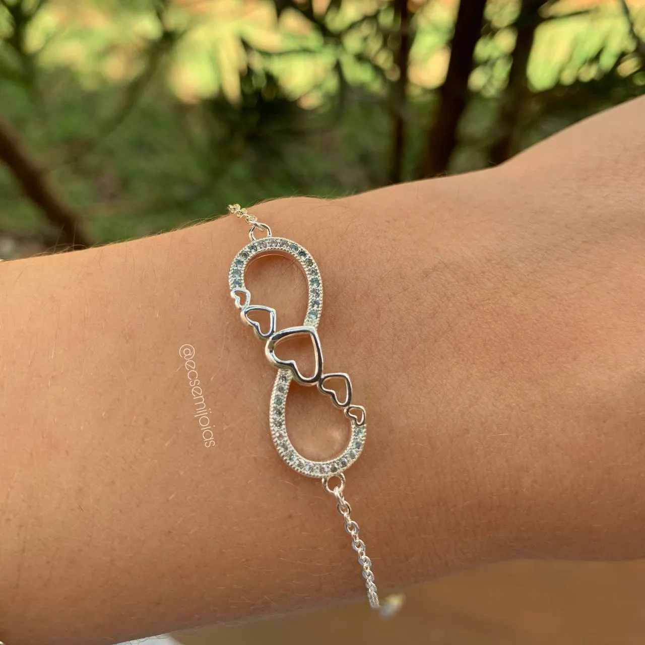 Pulseira de infinito cravejado com corações - 20 cm + 6 cm de extensor - banhado a prata 925