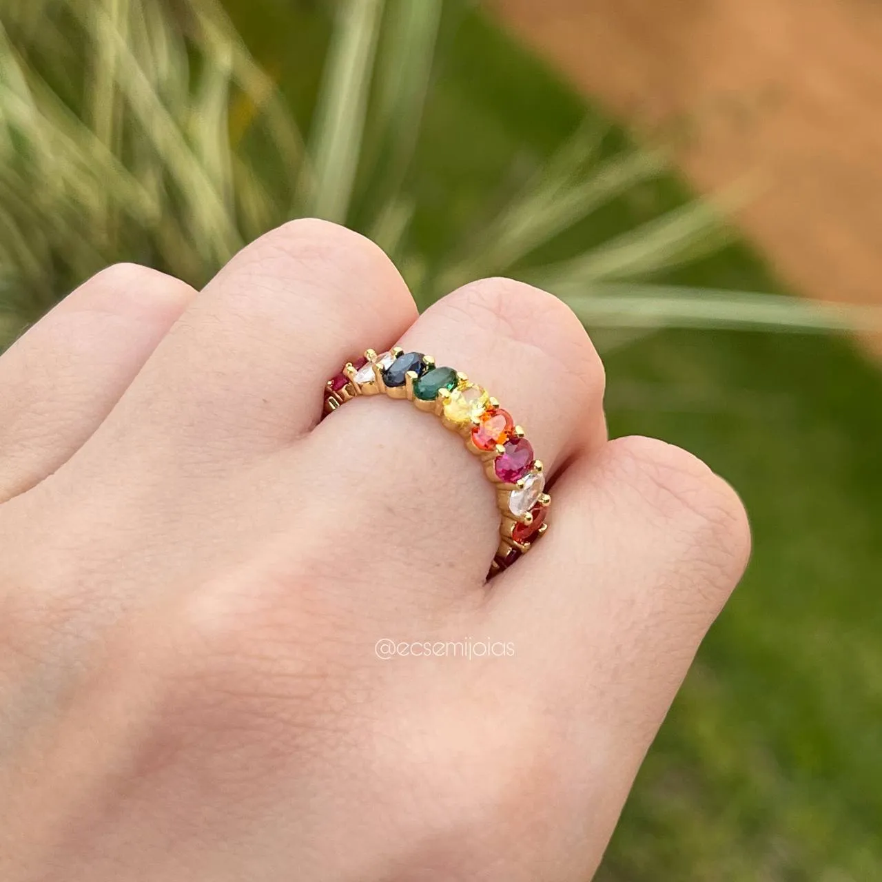 Anel 360 graus pedras ovais coloridas  - banhado a ouro 18k