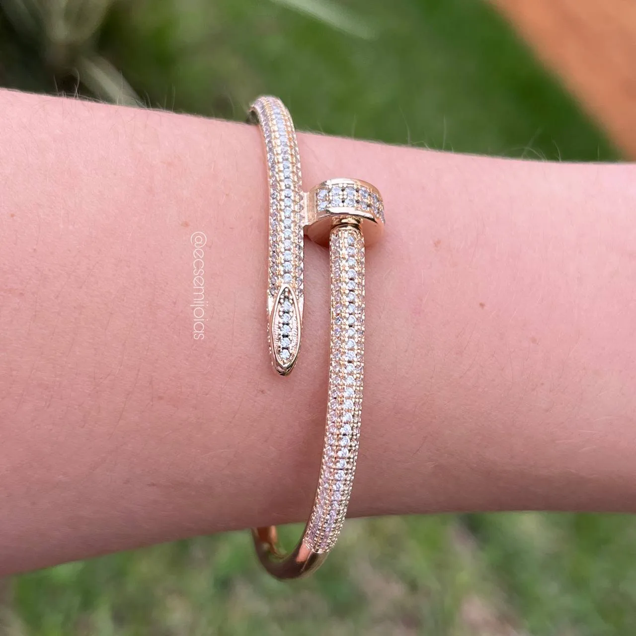 Bracelete parafuso cravejado - banhado a ouro 18k