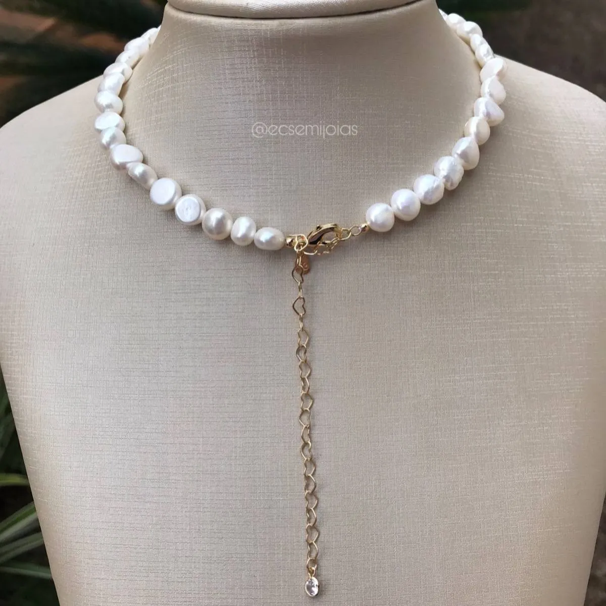 Colar choker de pérola de agua doce - 35 + 10 cm de extensor  -  banhado a ouro 18k