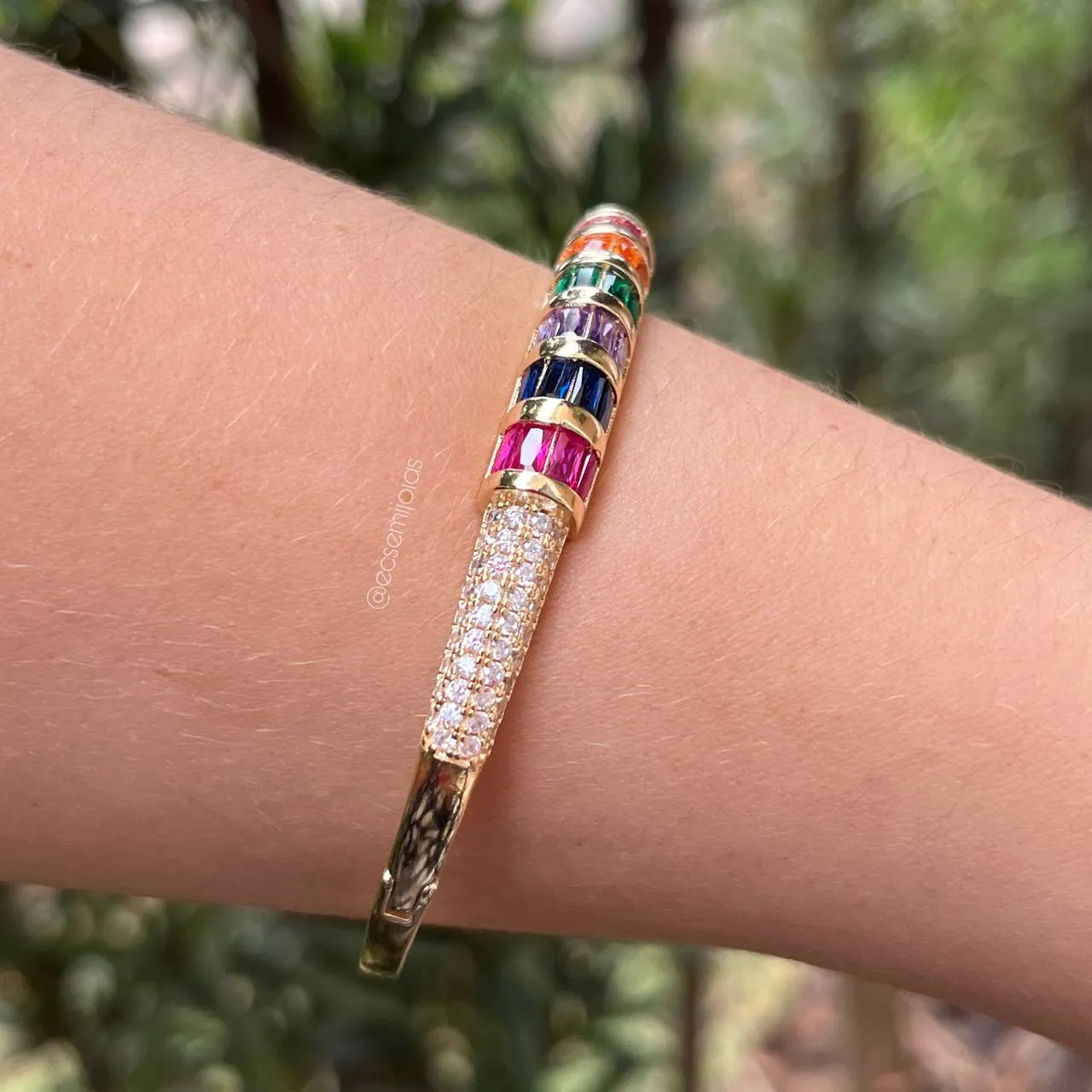 Bracelete pedras baguete colorida cravejada dos lados - banhado a ouro 18k