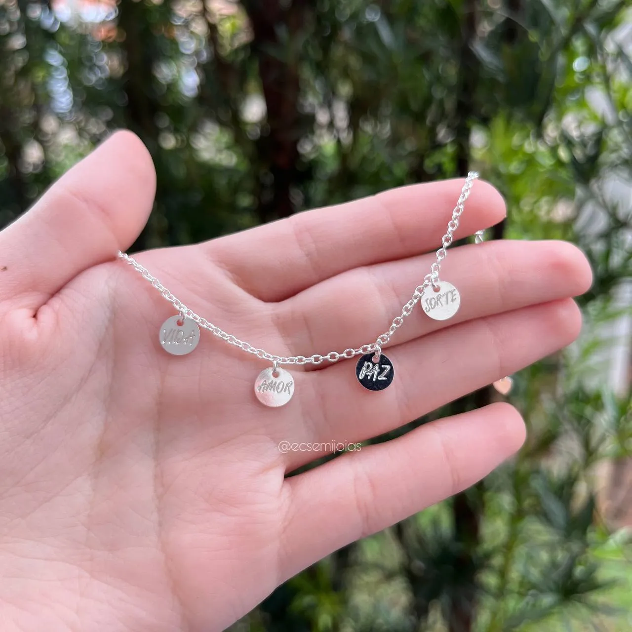 Pulseira plaquinhas vida amor paz e sorte - 15 cm + 5 cm  de extensor - banhado a prata 925