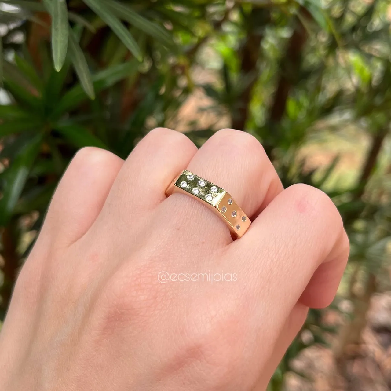 Anel forma geometrica cravejado - banhado a ouro 18k