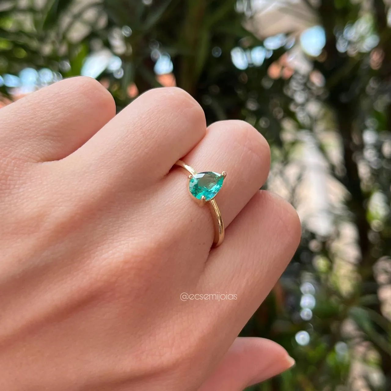 Anel pedra gota - banhado a ouro 18k