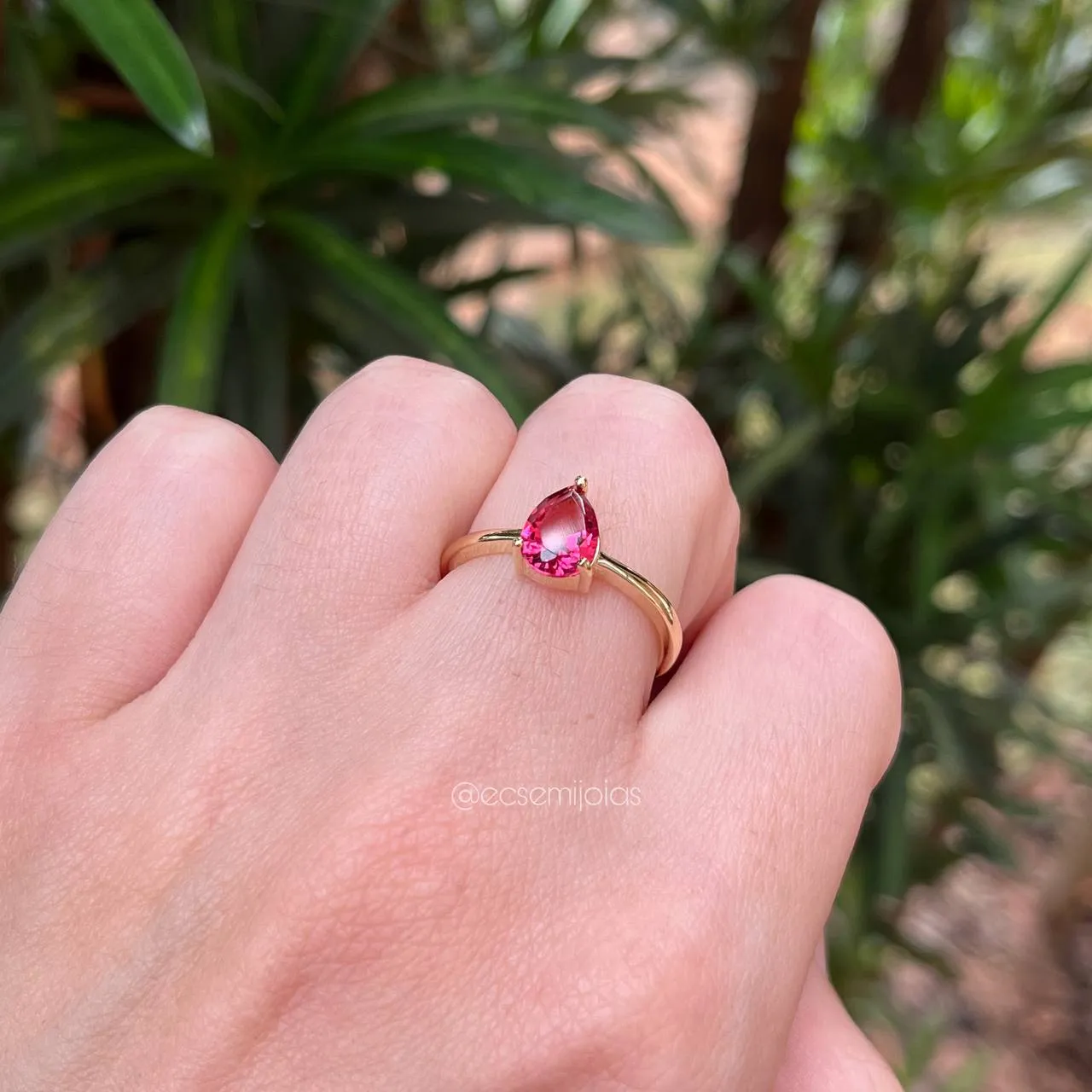 Anel pedra gota - banhado a ouro 18k