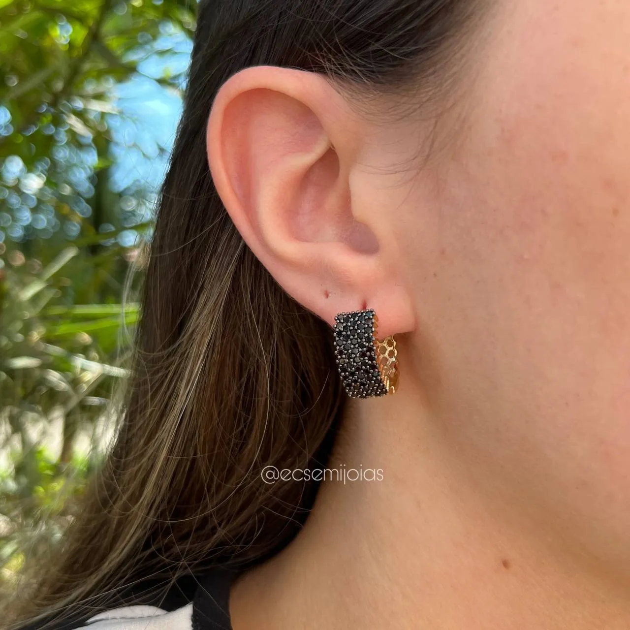 Brinco argola 5 fileiras cravejadas - banhado a ouro 18k