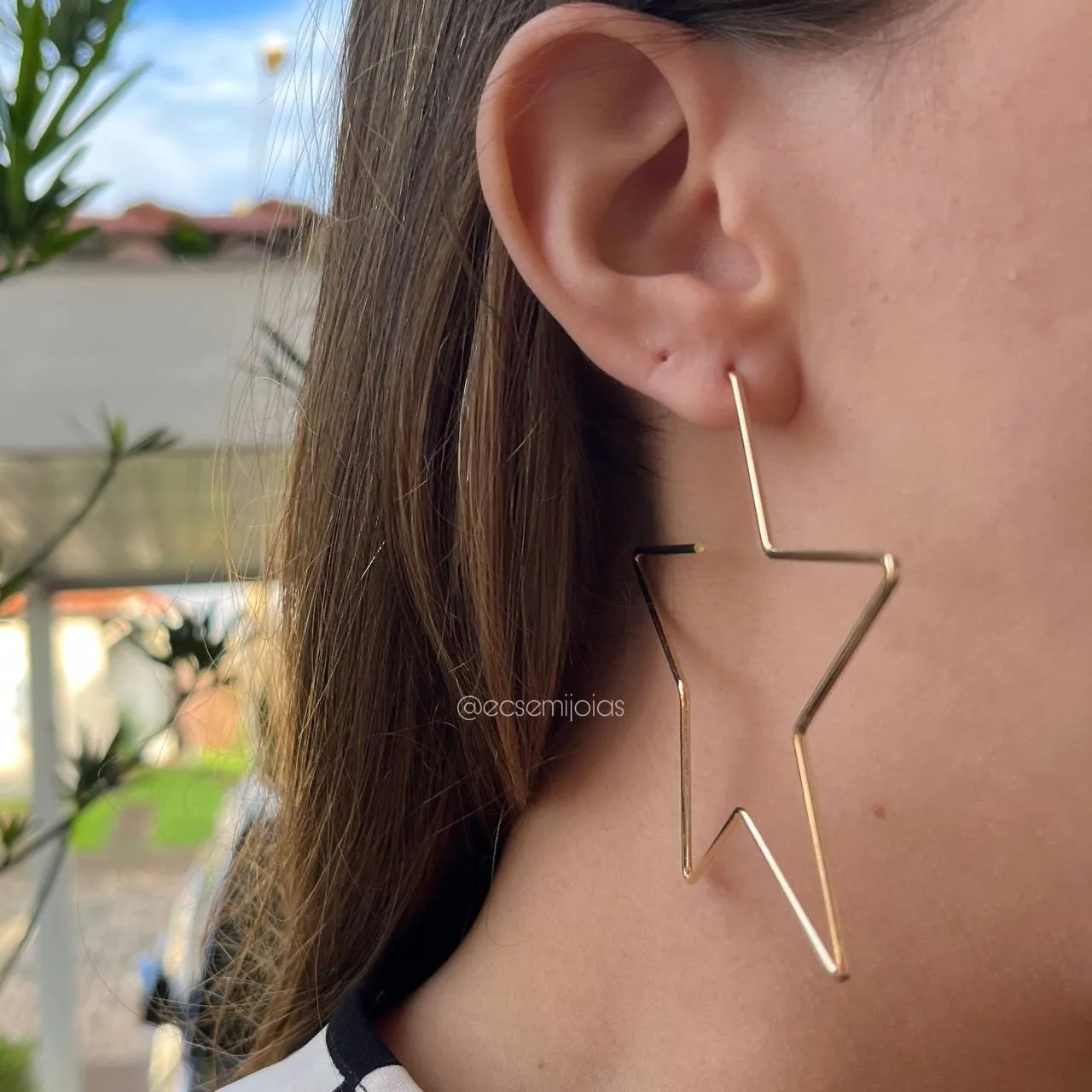 Brinco argola de estrela grande - banhado a ouro 18k
