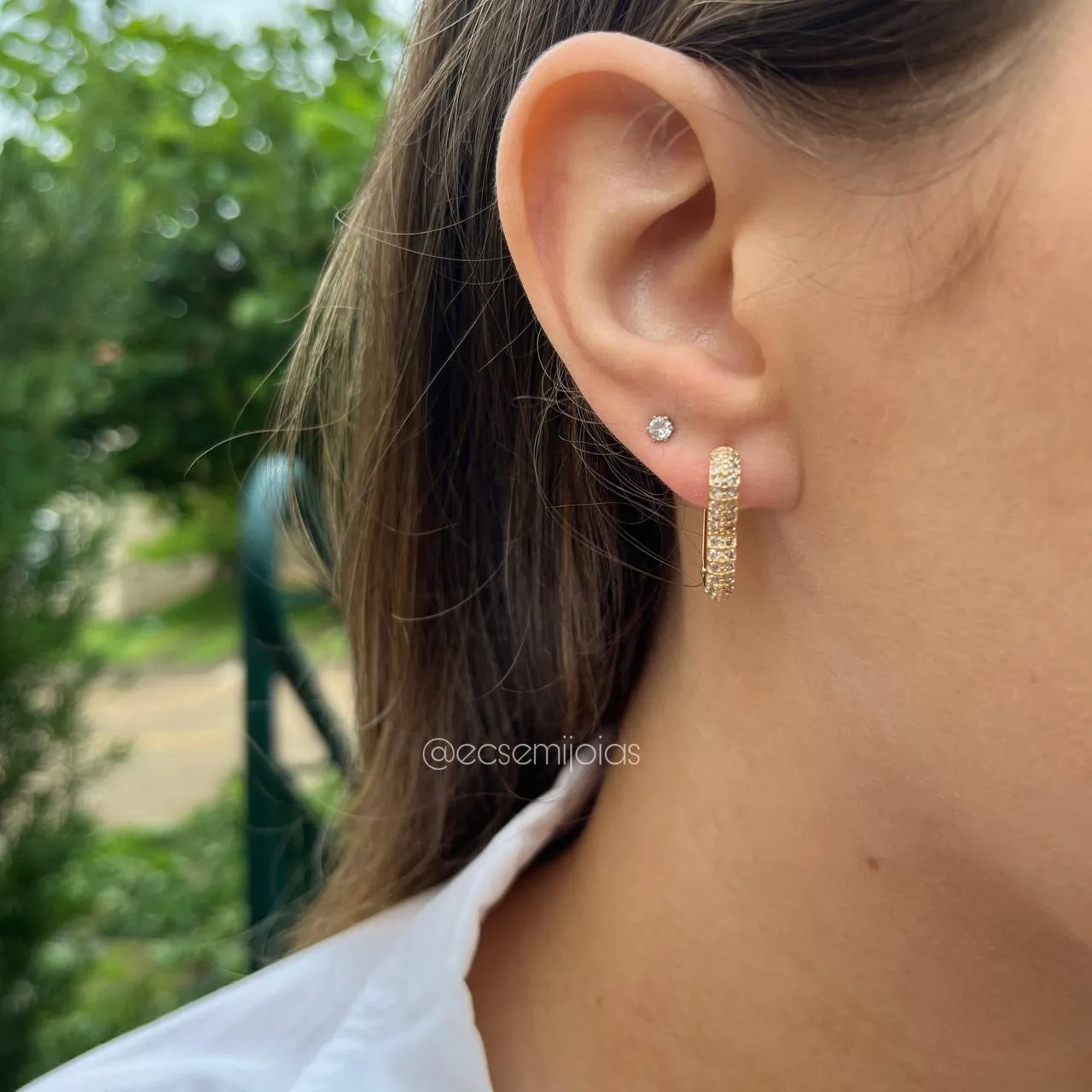 Brinco de argola de coração cravejado G - banhado a ouro 18k