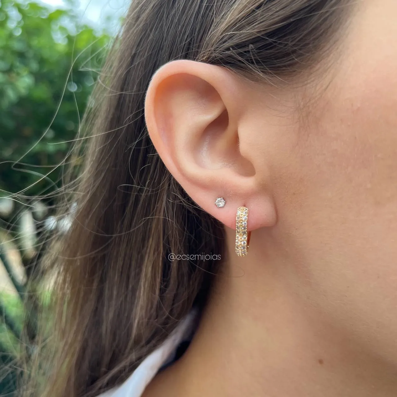 Brinco de argola de coração cravejado M - banhado a ouro 18k