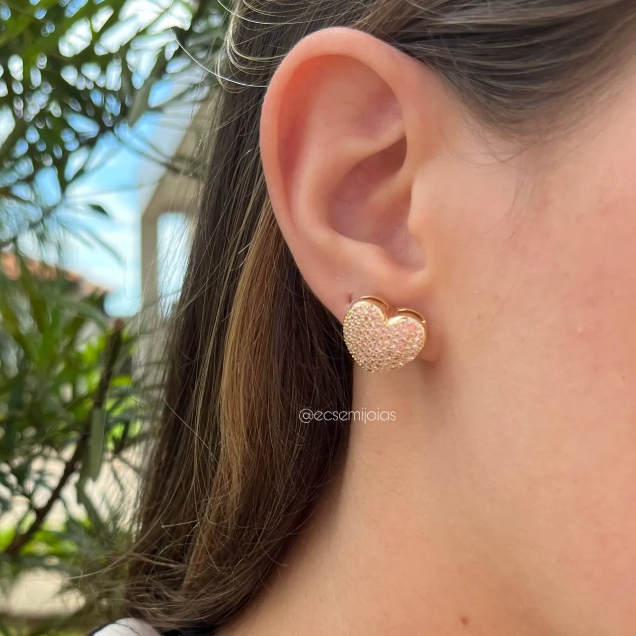 Brinco de coração cravejado - banhado a ouro 18k