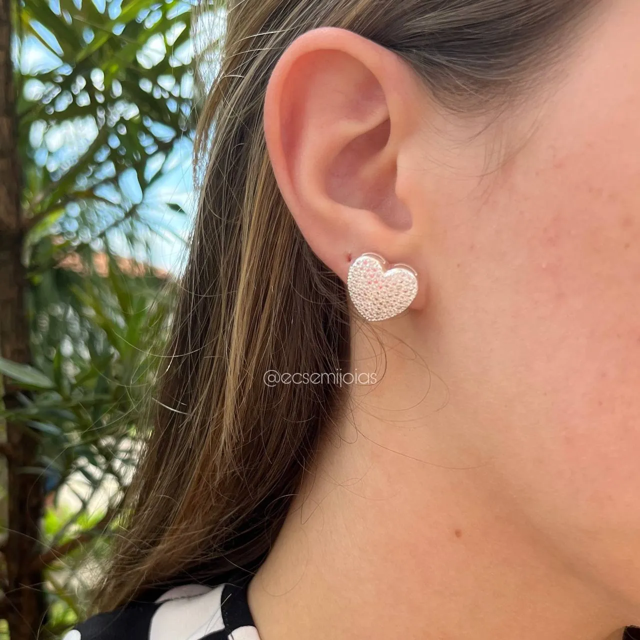 Brinco de coração cravejado - banhado a prata 925