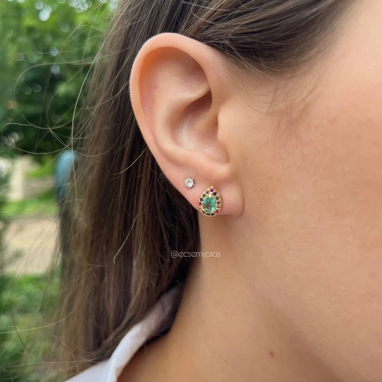 Brinco gota cravejada em volta M - banhado a ouro 18k