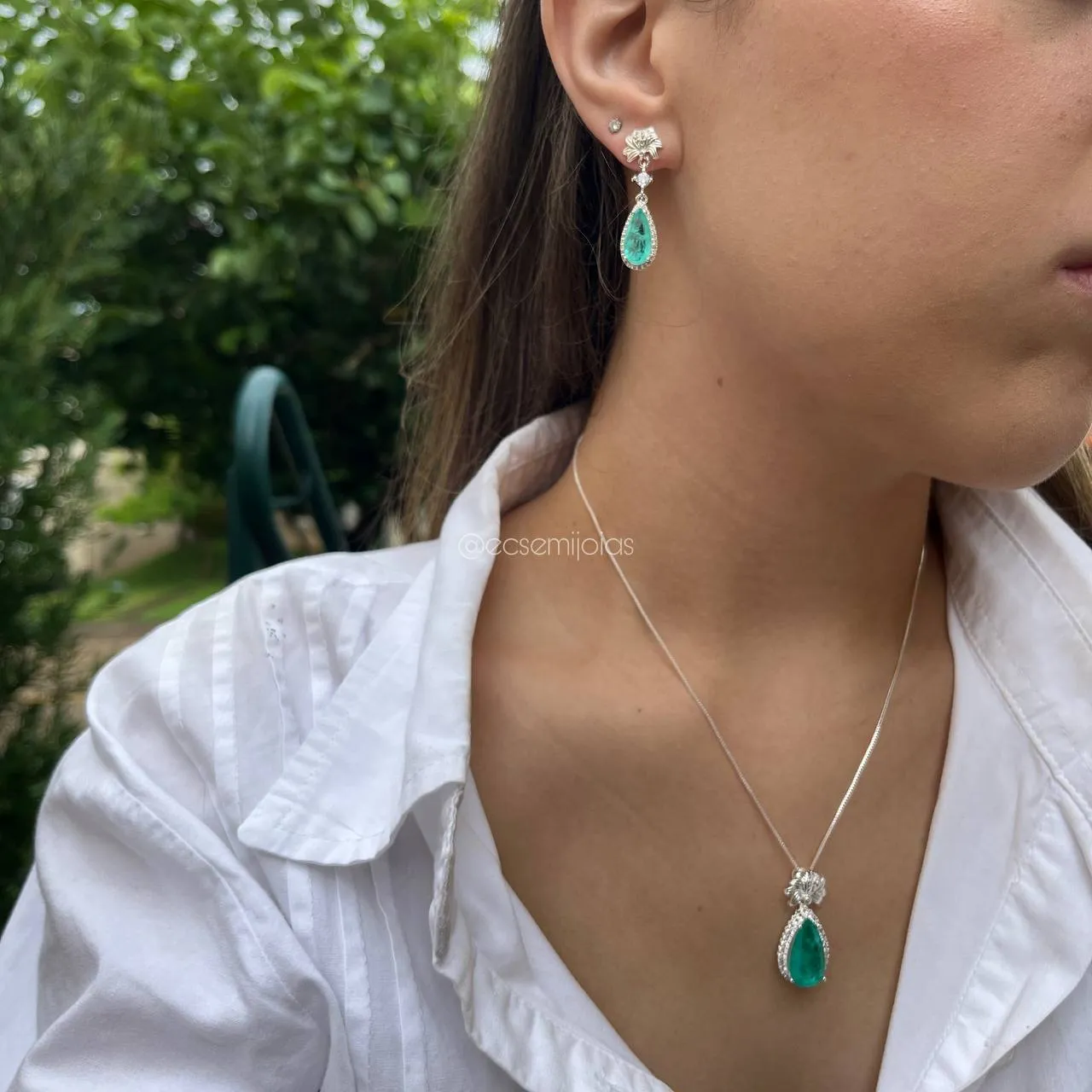 Conjunto de brinco e colar  flor com uma gota pendurada - banhada a prata 925