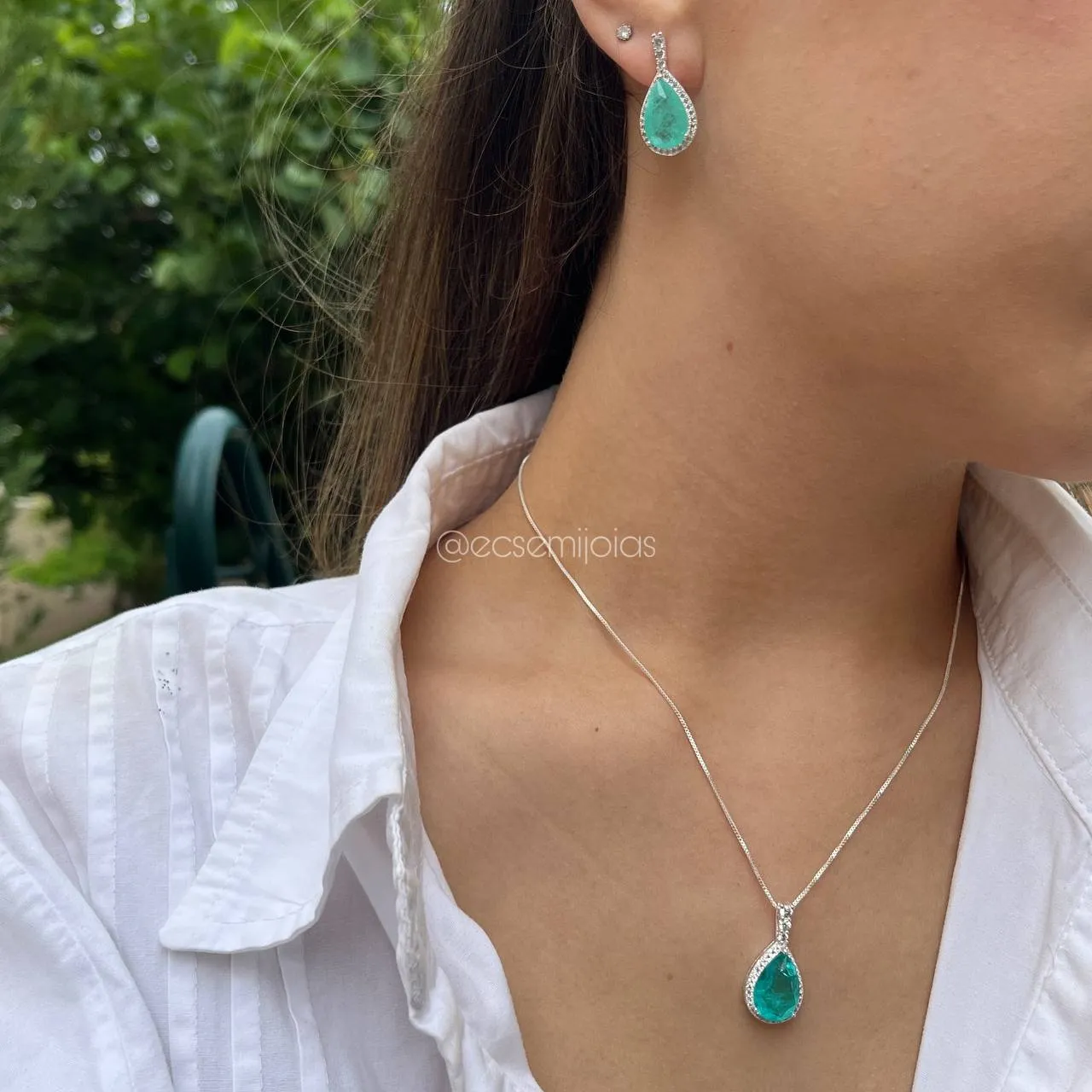 Conjunto de brinco e colar gota cravejada em volta - banhado a prata 925