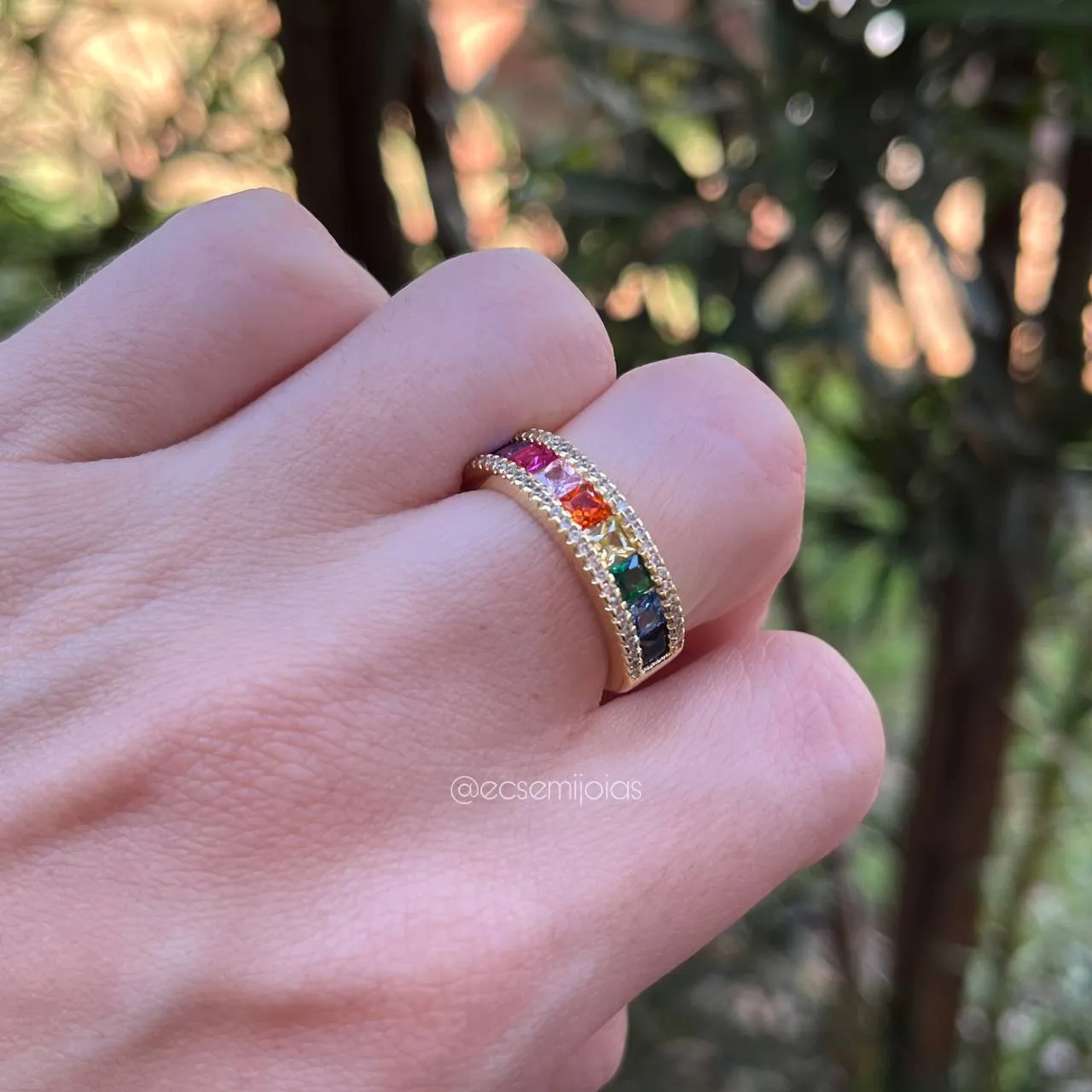 Anel pedras coloridas - banhado a ouro 18k
