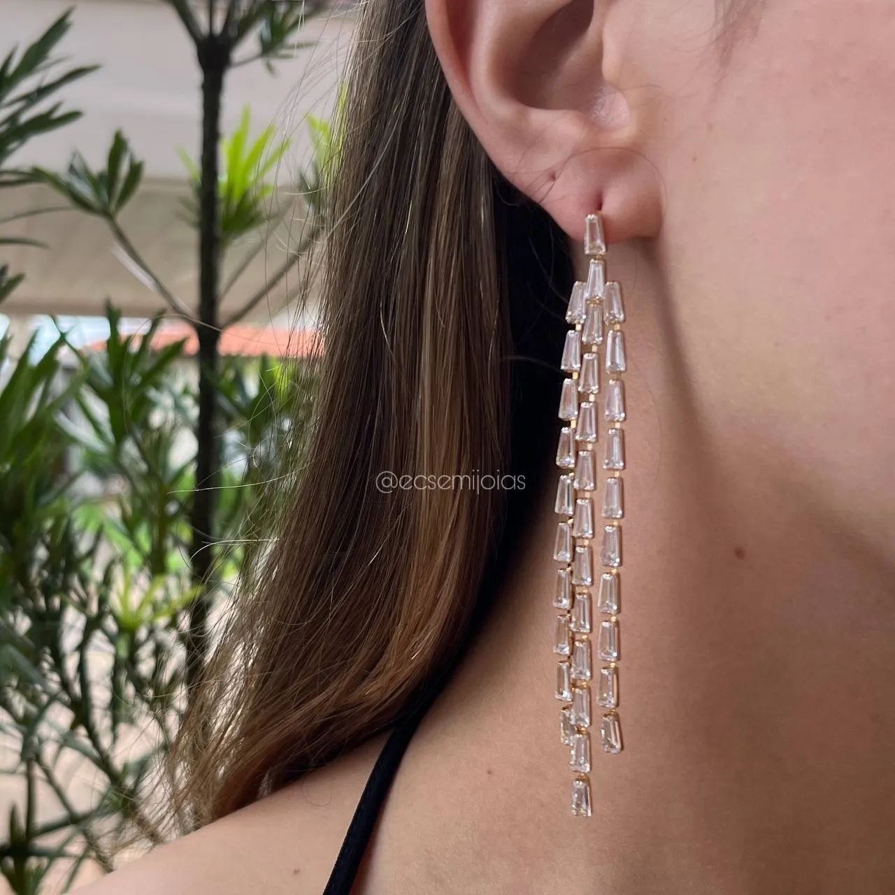Brinco franja com zircônias navete - banhado a ouro 18k