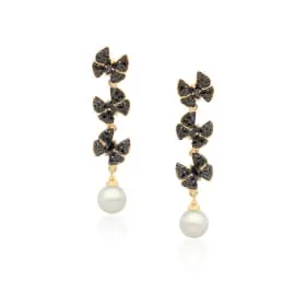 Brinco laços cravejados com pérola - banhado a ouro 18k