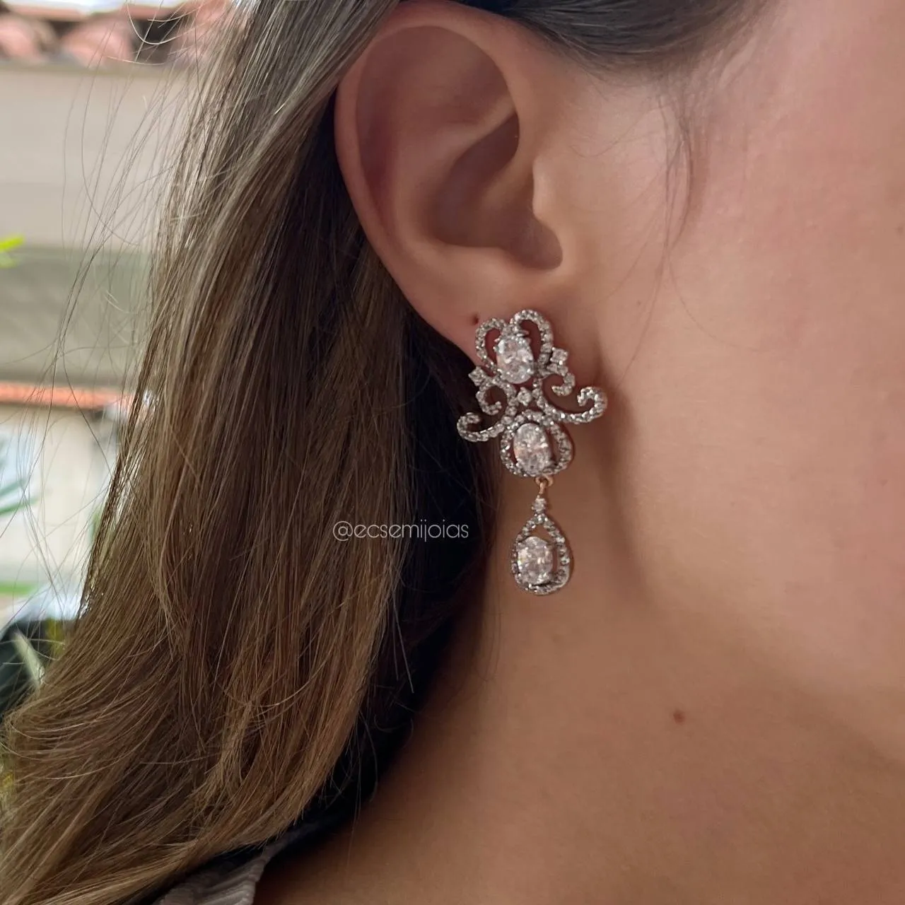 Brinco lustre cravejado - banhado a ouro 18k