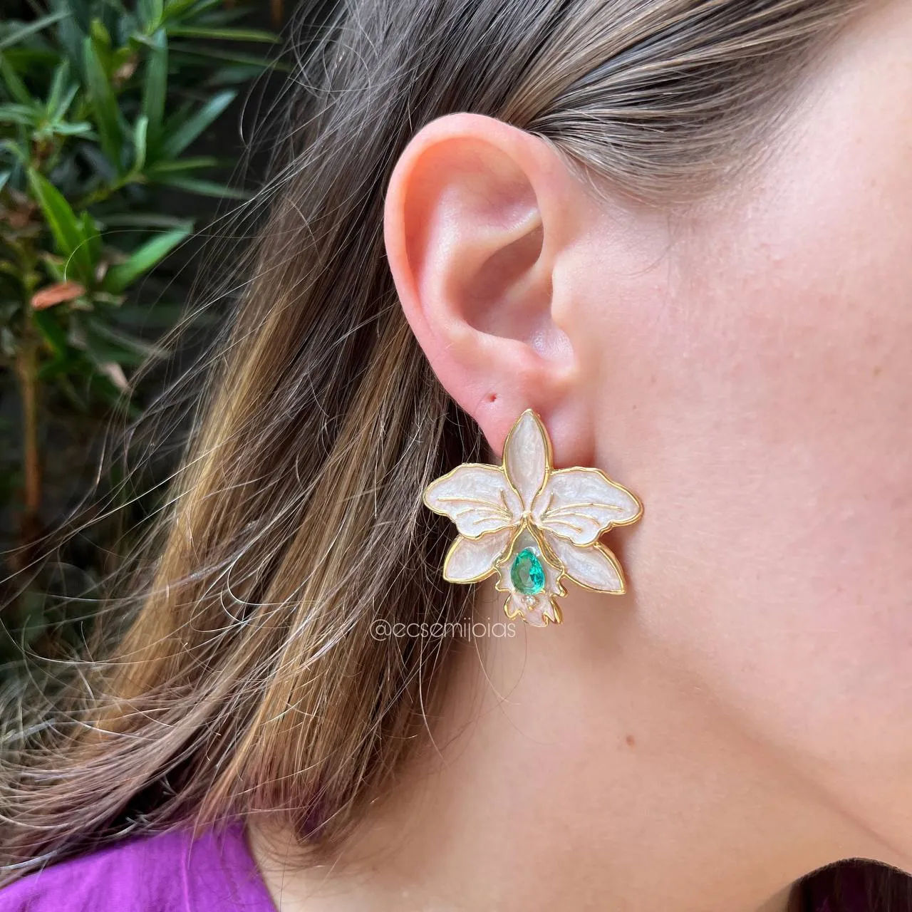 Brinco orquidea  - banhado a ouro 18k