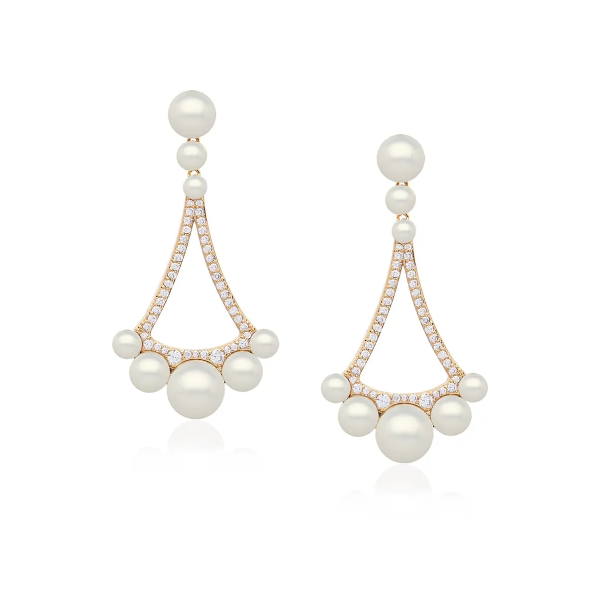 Brinco triângulo cravejado com pérolas - banhado a ouro 18k