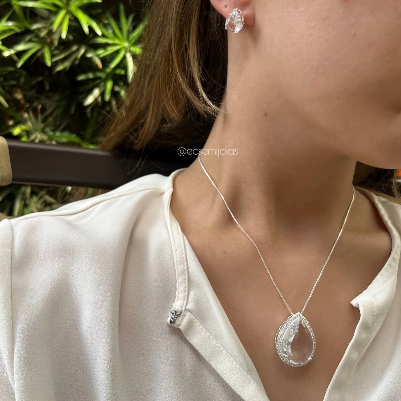 Conjunto de brinco e colar gota cravejada em volta - banhado a prata 925