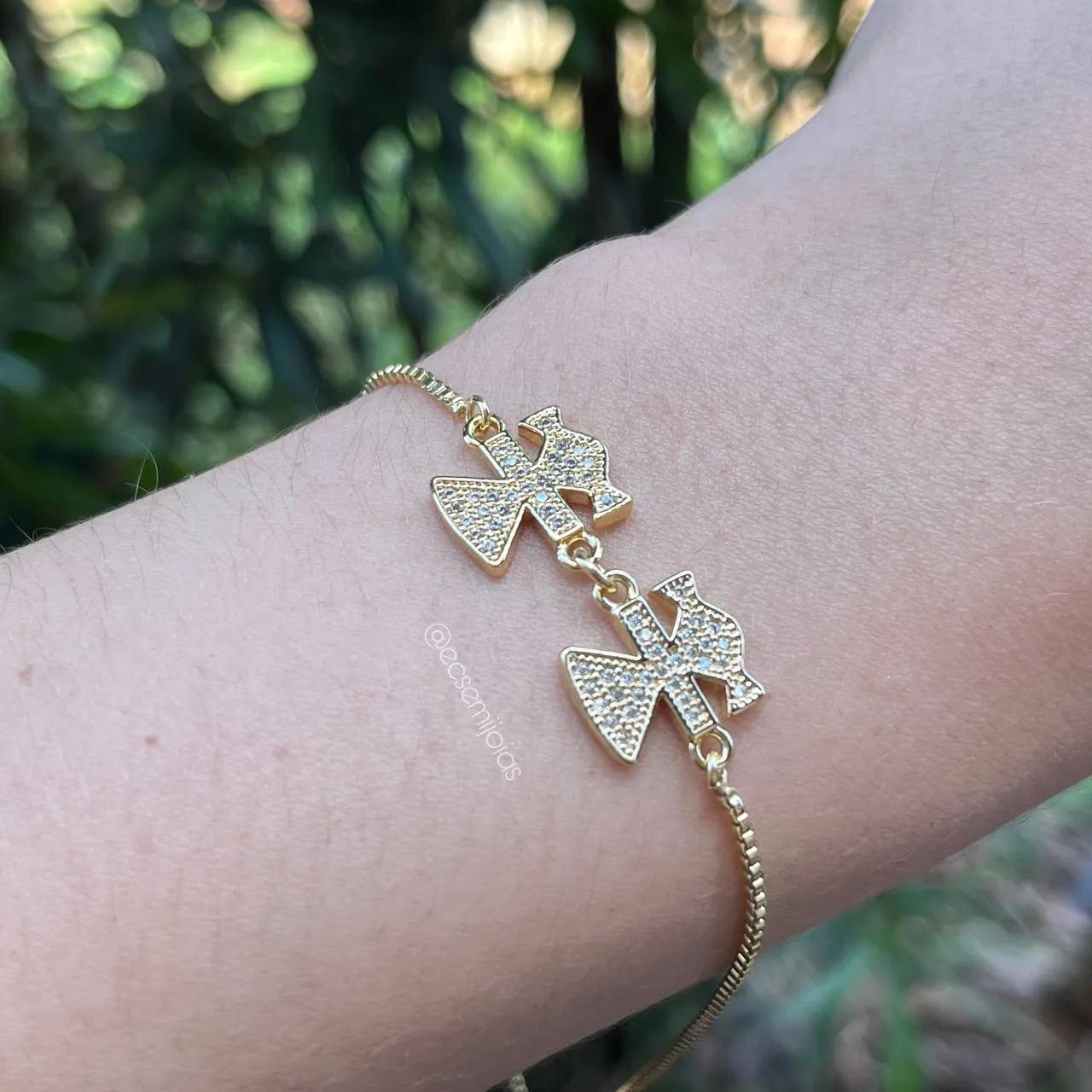 Pulseira duas crianças cravejadas, menina - banhado a ouro 18k