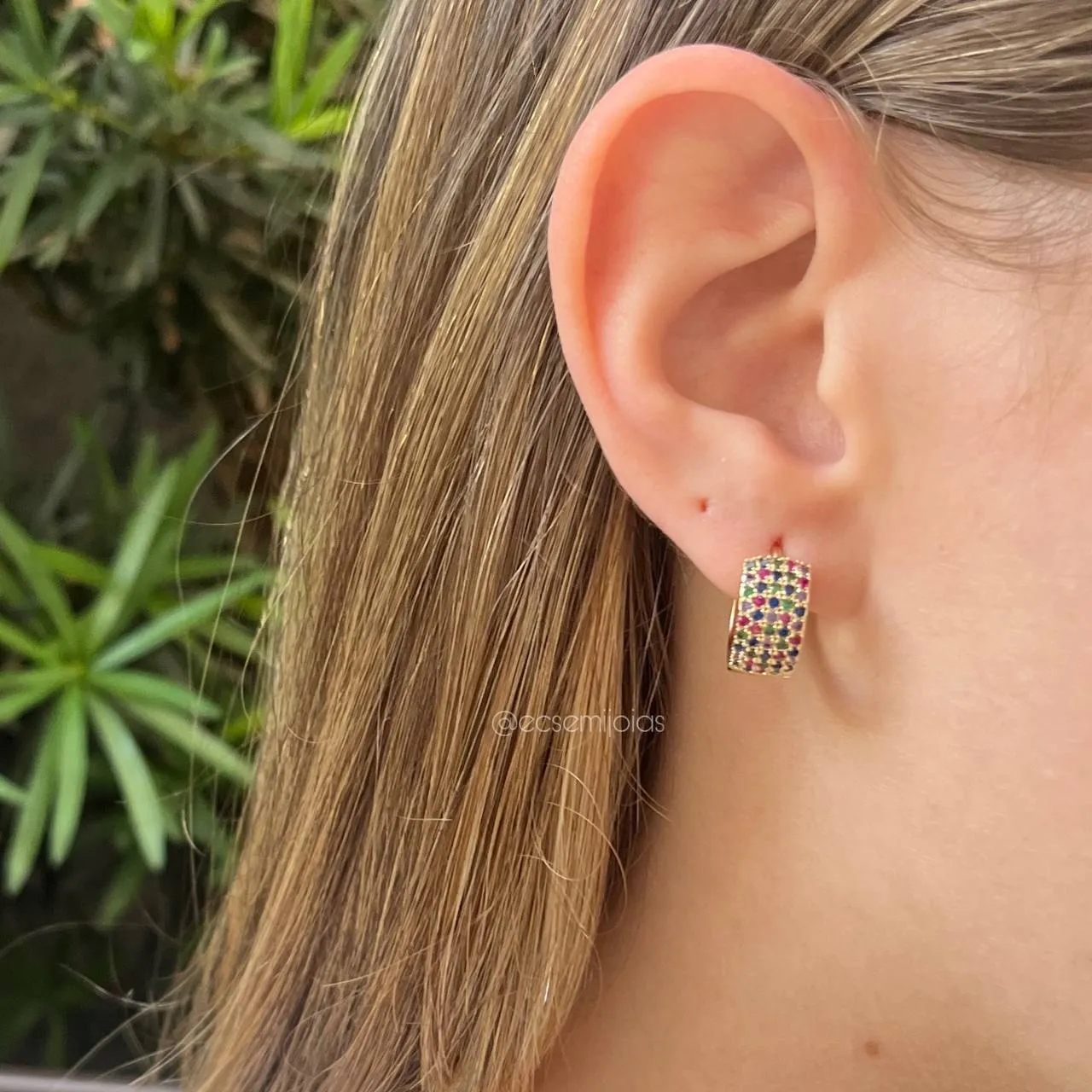 Brinco argola colorida - banhado a ouro 18k